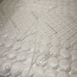 Saatva Loom And Leaf Relaxed Firm King Mattress