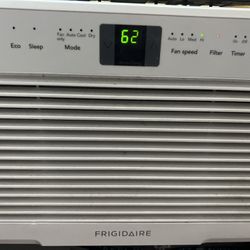 Frigidaire Window Air Conditioner , Remote Included ( 115-Volt , 6000-BTU ) ENERGY STAR. 