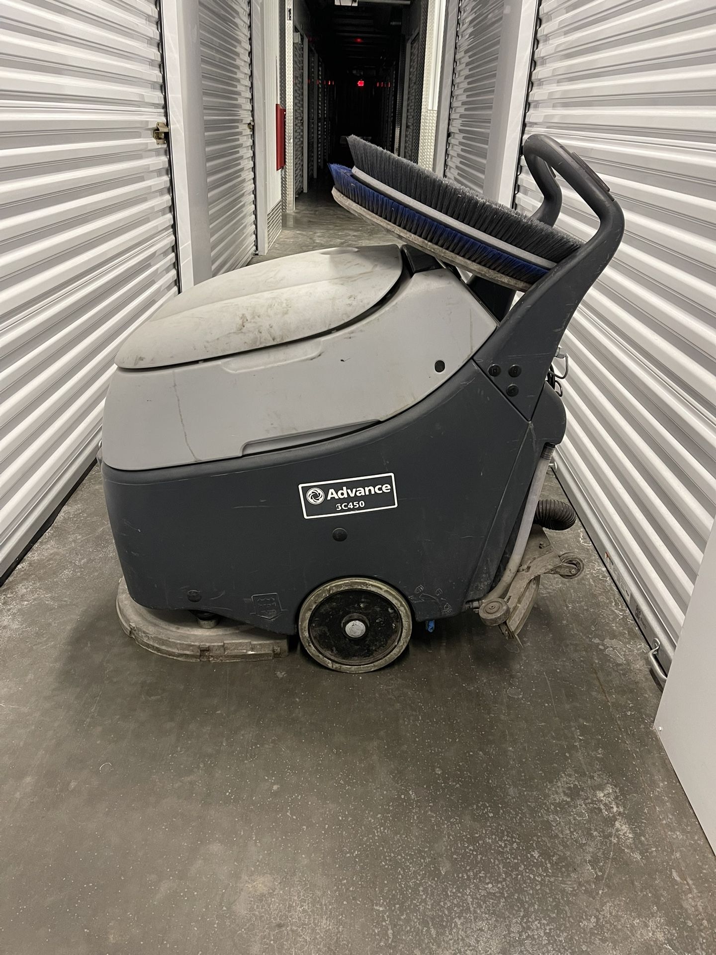 Floor scrubber