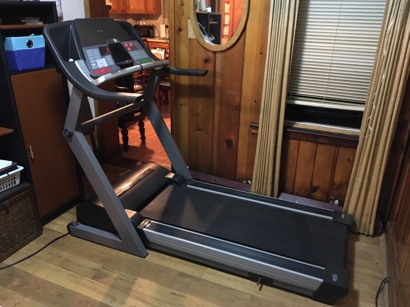 Pro form treadmill 730i cool breeze for Sale in Jersey City NJ