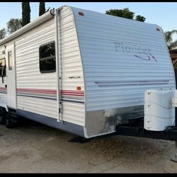 2004 Fleetwood Pioneer