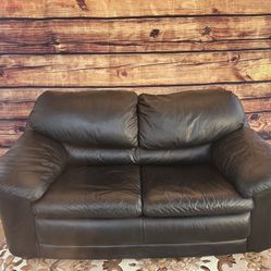 🛋️ Matching Black Leather Loveseat – Cozy & Stylish