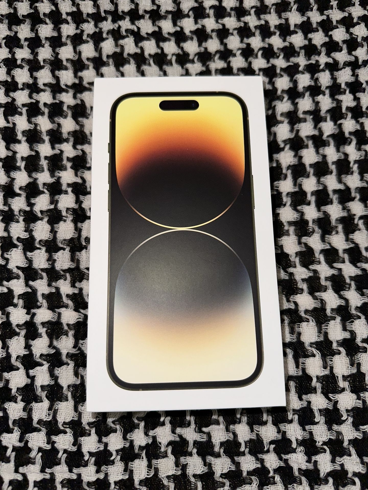 New Sealed iPhone 14 Pro Gold 1TB iOS 16.1.1 Unlocked