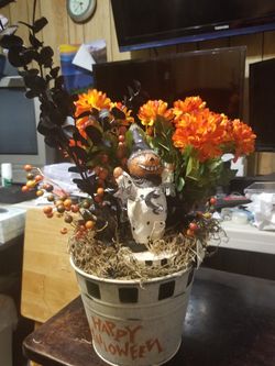 Cute Happy Halloween center piece.