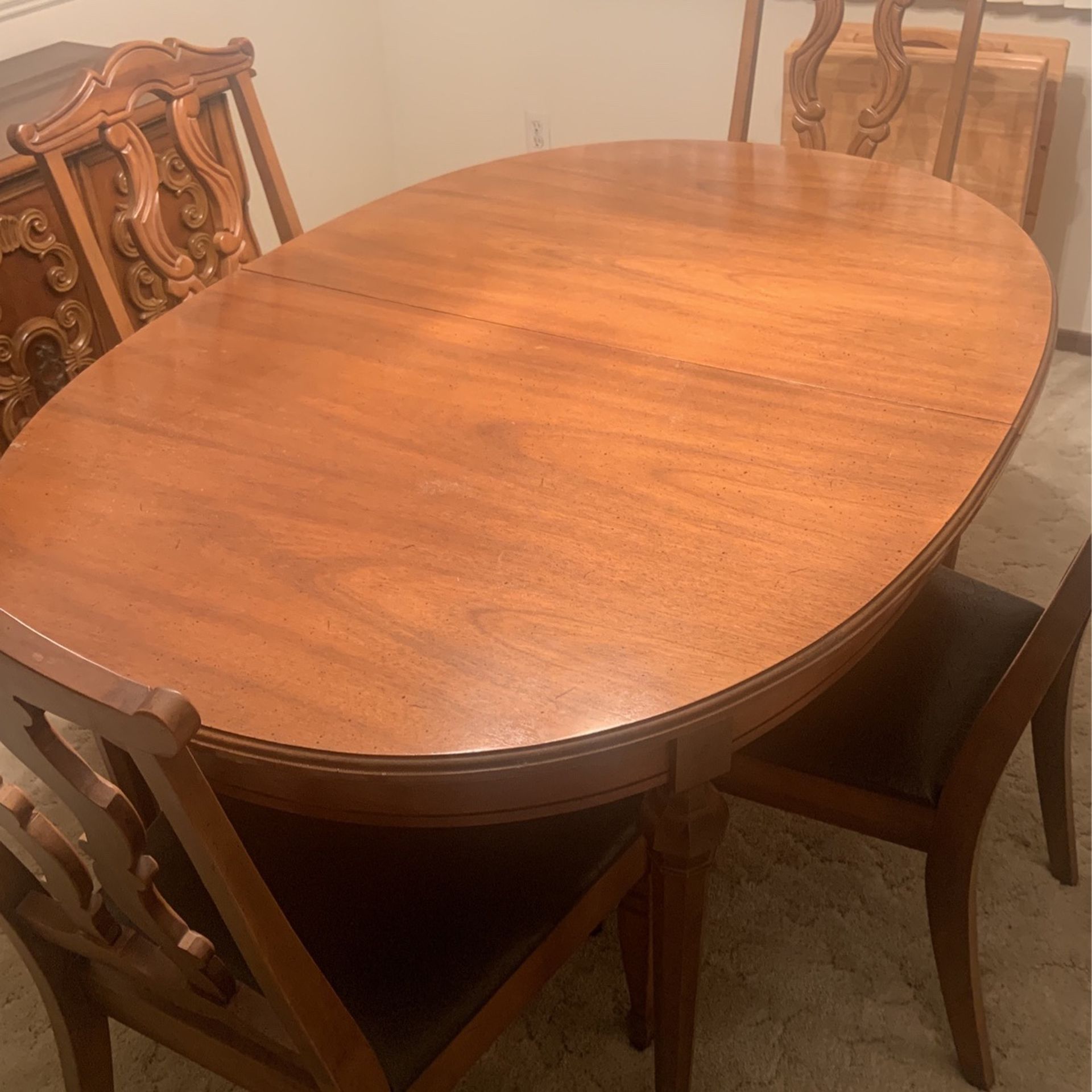 Vintage eight piece dining room set in excellent condition