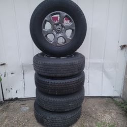 2025 Ford Bronco tires 