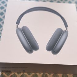 “AirPods Max “