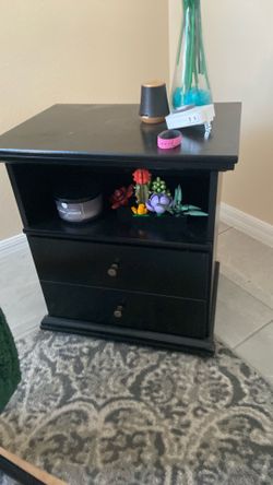 Singular nightstand/side table