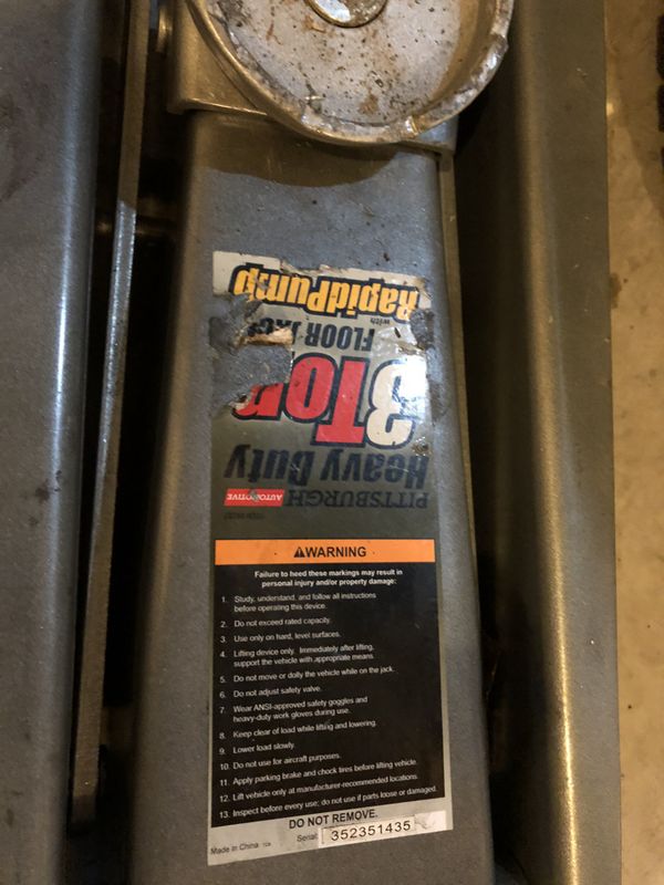 3 Ton Heavy Duty Rapid Pump Floor Jack oil leaking for Sale in Tacoma