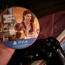 Ps4 With Gta Disc And Ps4 Controller