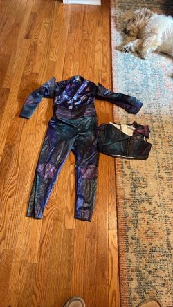 Mal Descendants costume and wig
