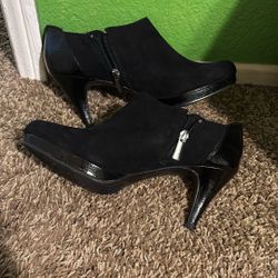 Bandolino Size 8 Black Suede 3 Inch Heels 