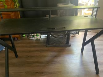 Gaming desk
