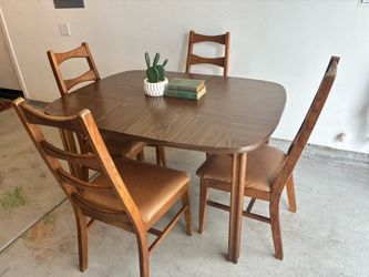 Mid century modern dining table and 4 chairs