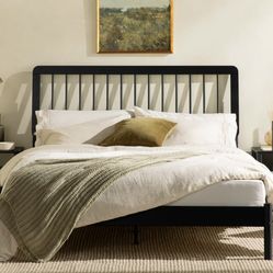 Cama Mid-Century Modern Solid Wood Spindle Bedframe