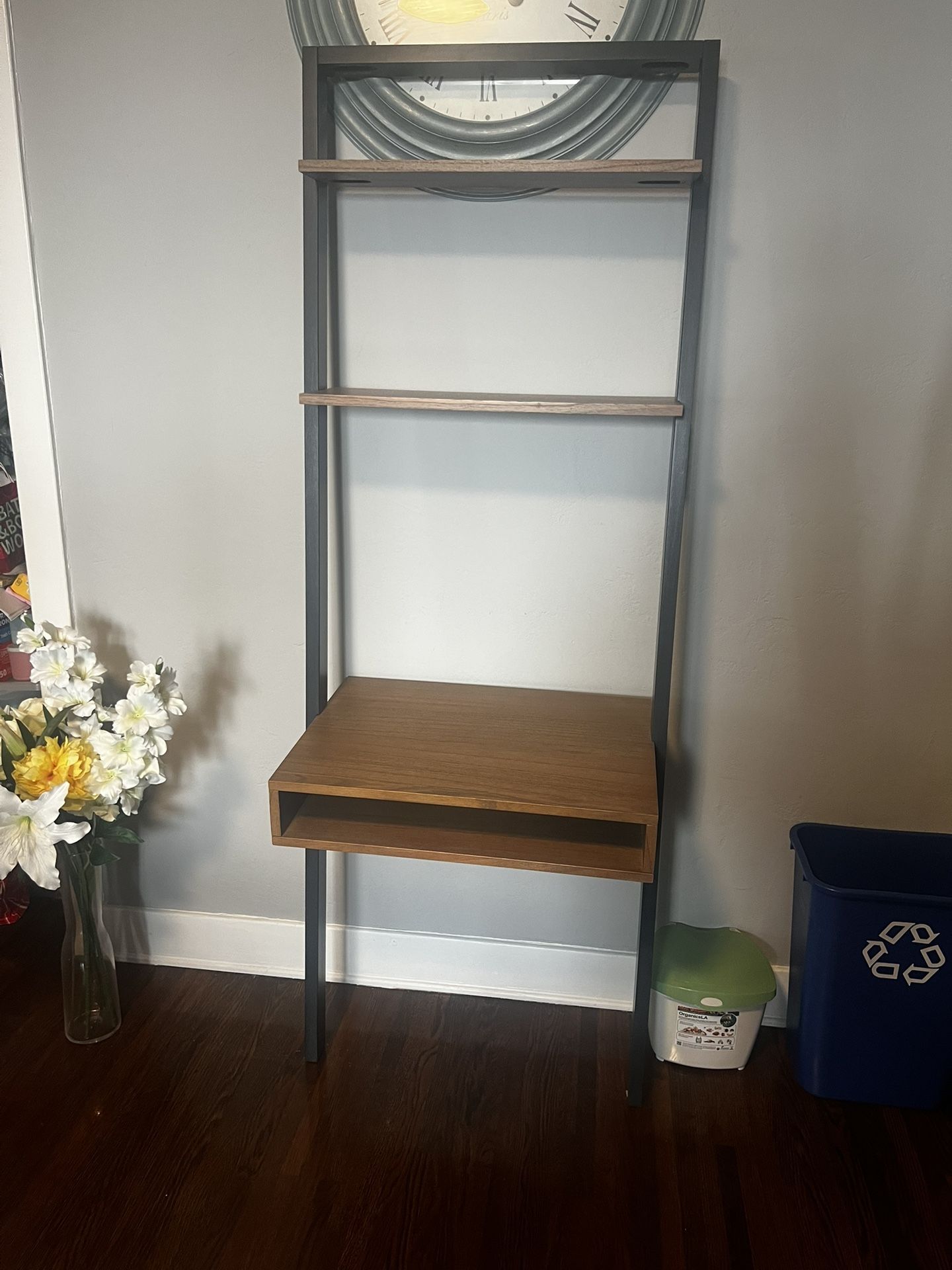Bookcase/desk