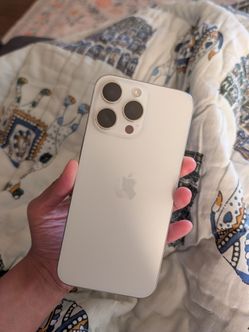 White iPhone 15 Pro Max 512 GB Unlocked