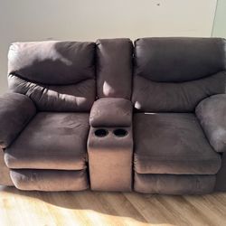 🛋 Reclining Loveseat Sofa – Excellent Condition