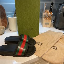 Authentic Men’s Gucci Slides Size 9 Used 100 Firm