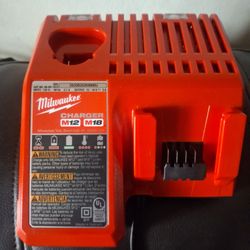 Cargarador Milwaukee  New  Open Box Never Used