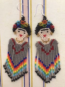 Frida Doll earrings, Huichol art with .935 sterling silver hooks Joyeria en arte Huichol
