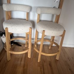 bar stools / kitchen stools