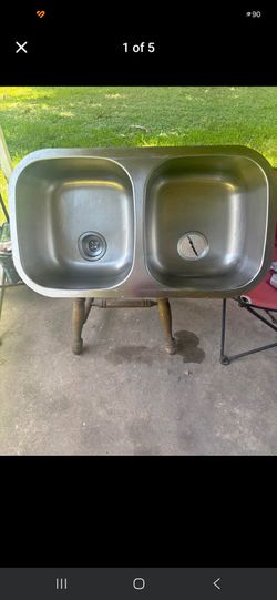 Kitchen sink double bowl under mount