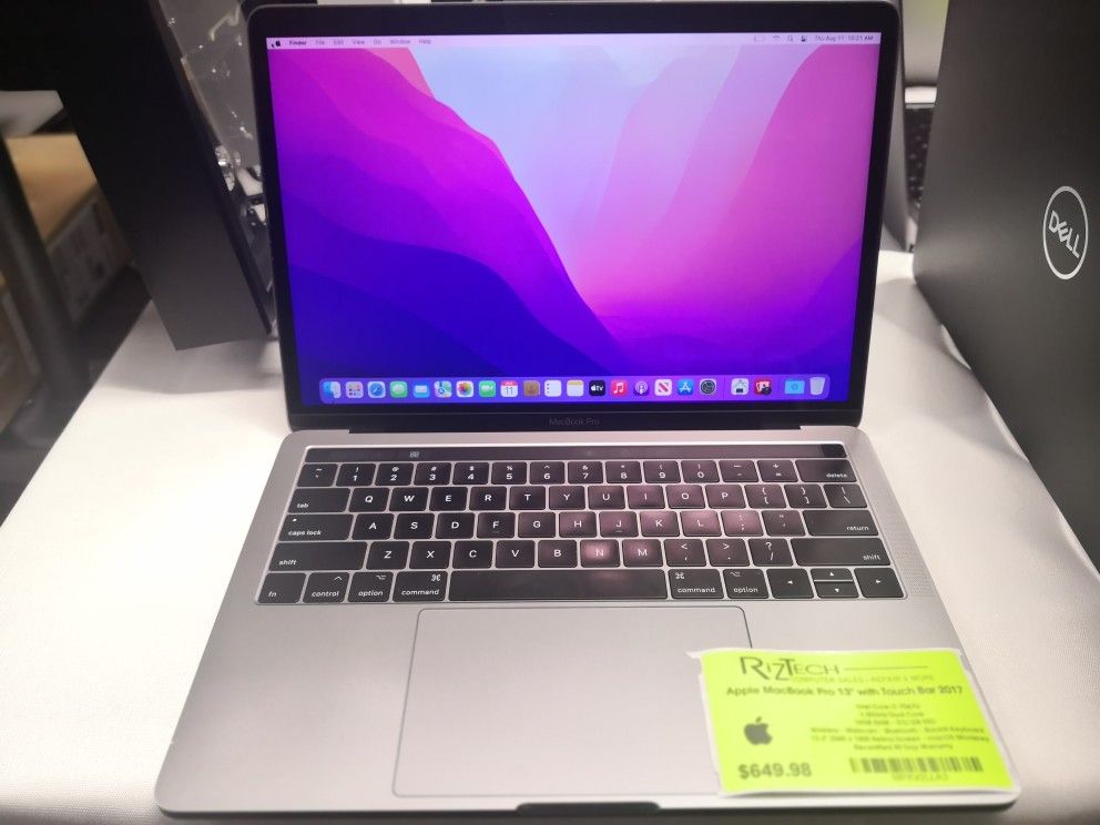 Apple MacBook Pro 13" with Touch Bar 2017
Intel Core i7-7567U
3.50GHz Dual Core
16GB RAM 512 GB SSD