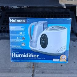 Holmes Cool-Mist Humidifier, NEW