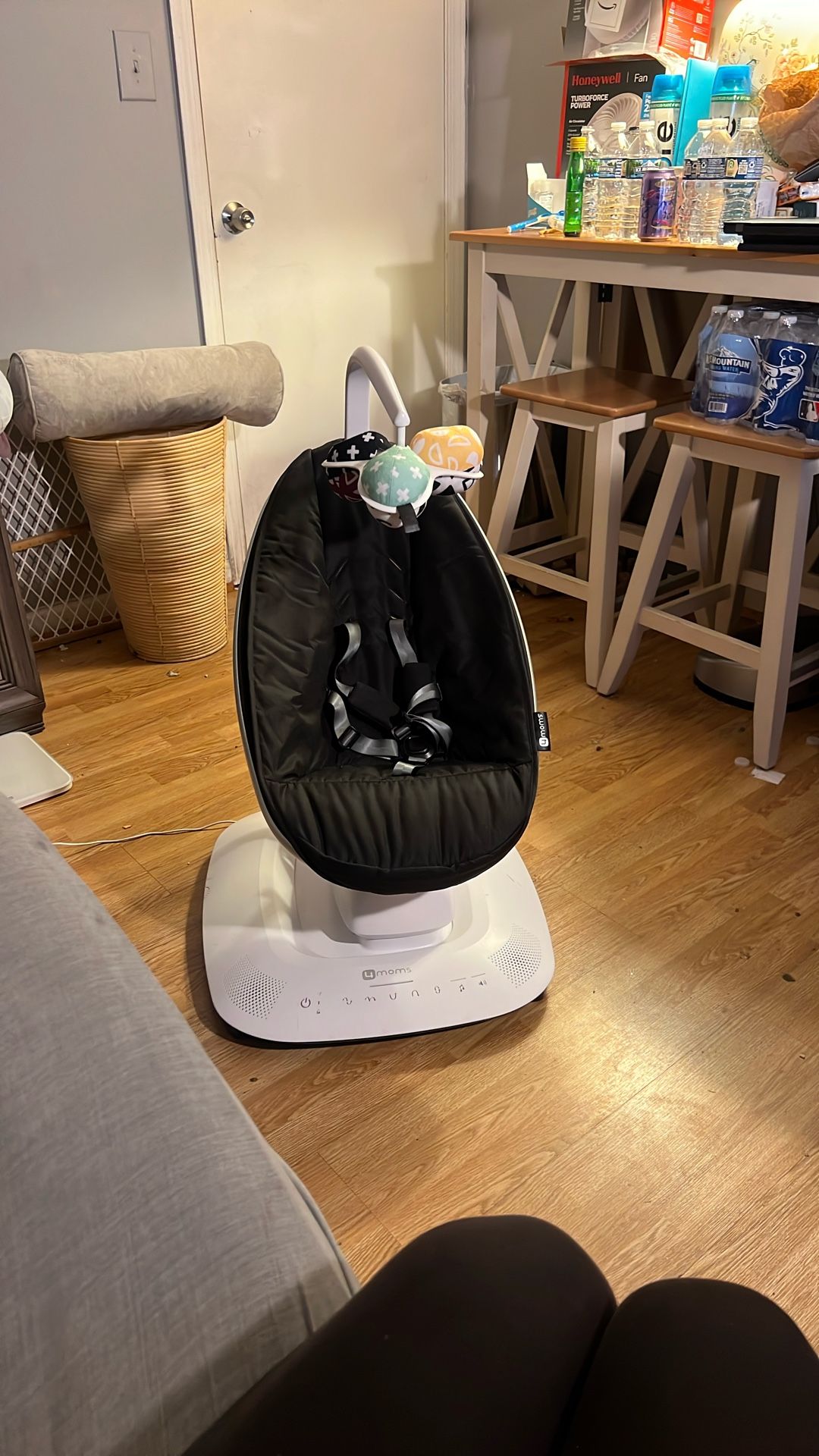 4moms mamaRoo Multi-Motion Baby Swing Smart Connectivity-Black