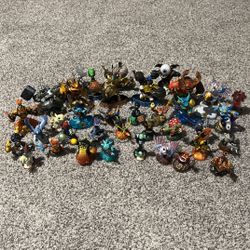 Skylander Lot + Portal 