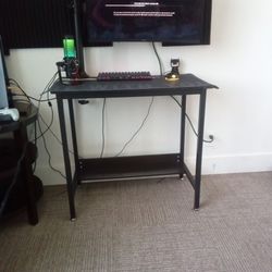 Nice Gaming Desk