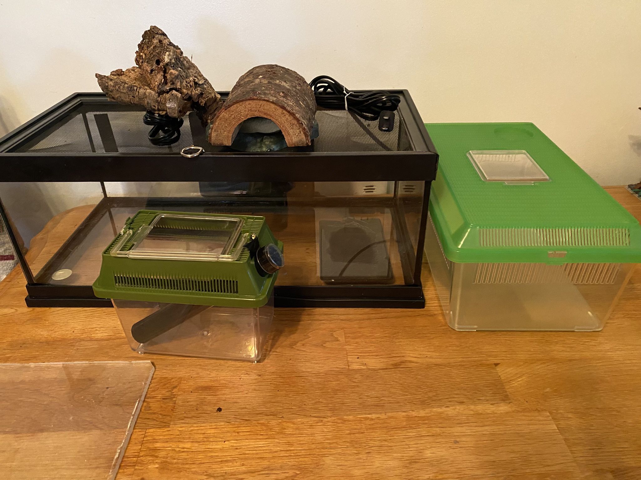 Zoo Med Creature Den Low Profile Plus Extras