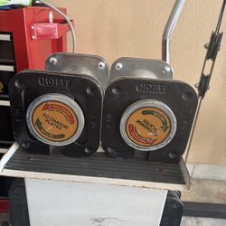 Adjustable dumbbells