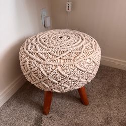Macramé ottoman
