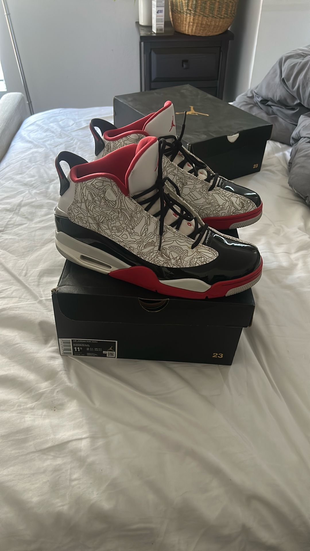 Jordan sub zeros red/white/black Size