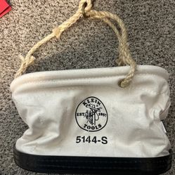 KLEIN 5144S OVAL BUCKET WITH 15 INTERIOR POCKETS