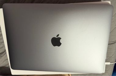 MacBook Air 2020- M1 chip 8GB 256 GB SSD