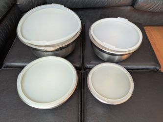 Set of 4 Kirkland Stainless Steel Mixing Bowls with Lids