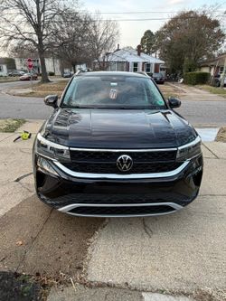 VW Taos SE Black SUV