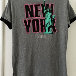 Victoria’s Secret Pink New York t-shirt sz Large