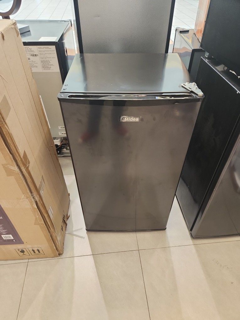 Amazing Midea 3.3 Mini Fridge