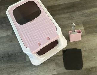 Large Covered Cat Litter Box with Scoop Enclosed Good Working Condition 23.8" x 15.9" x 16.1"