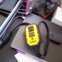 DeWalt 140 W Power Inverter