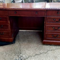 Hekman Executive Desk/ Hekman File Cabinet 