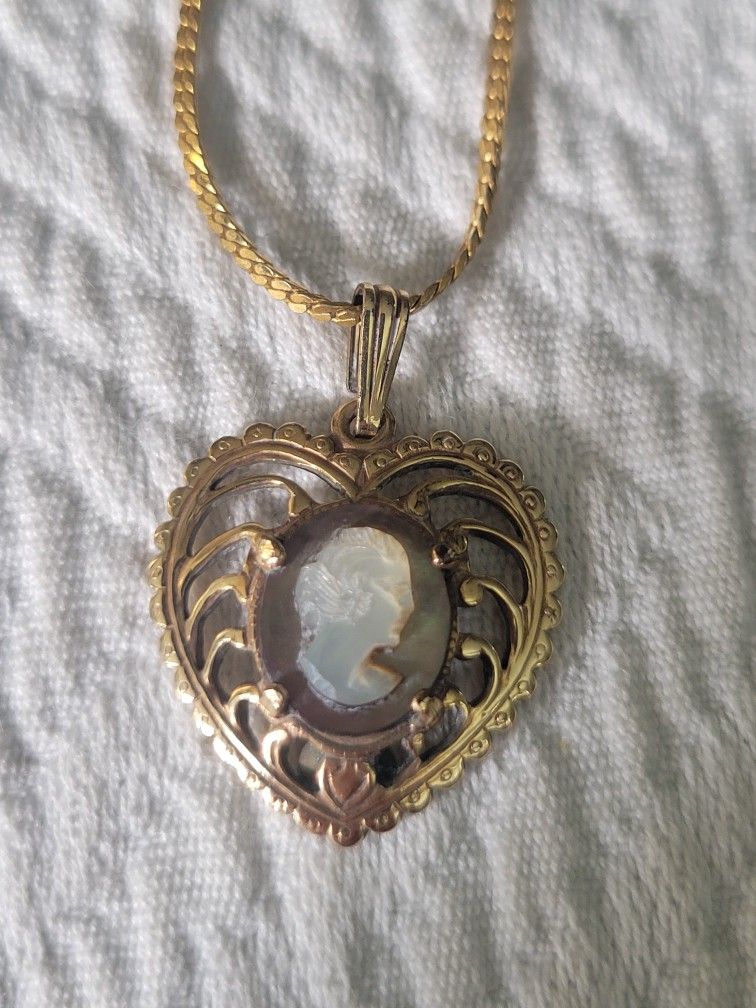 Vintage 12k Gold Filled Cameo On 18 Inch necklace