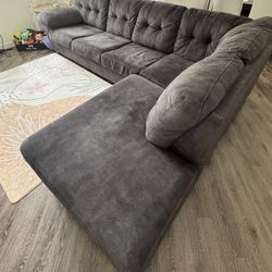 Sectional w/ Pullout Queen Bed and Recliner 