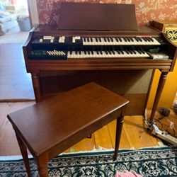 Vintage Wurlitzer model 4020 Electric Organ