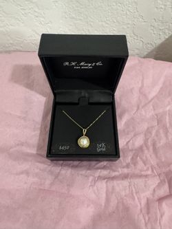 Pearl Pendant Necklace 