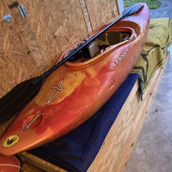 Kayak W/paddle 